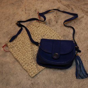 Isaac Mizrahi pebbled leather Xbody in Blue